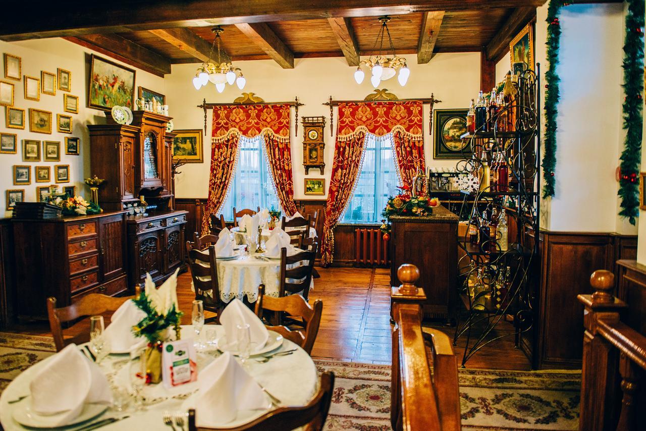 Antique House Hotel Dubno Exterior photo